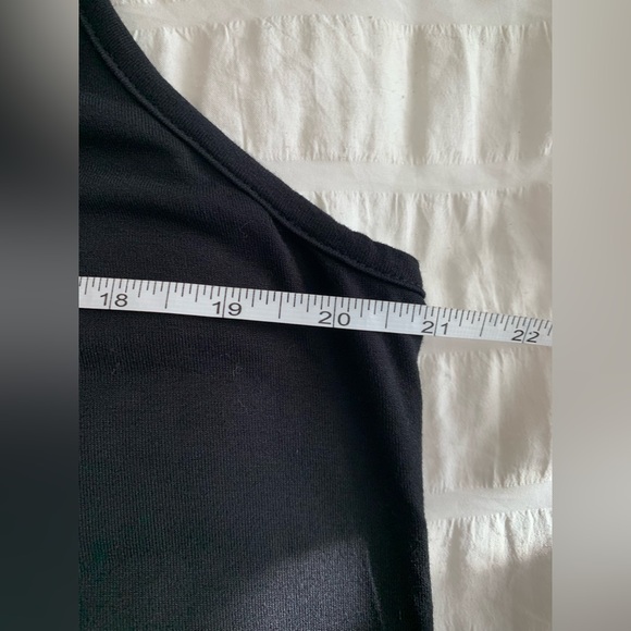 BOMBOM Black Sleeveless Top with Crisscross Detail - Picture 8 of 16